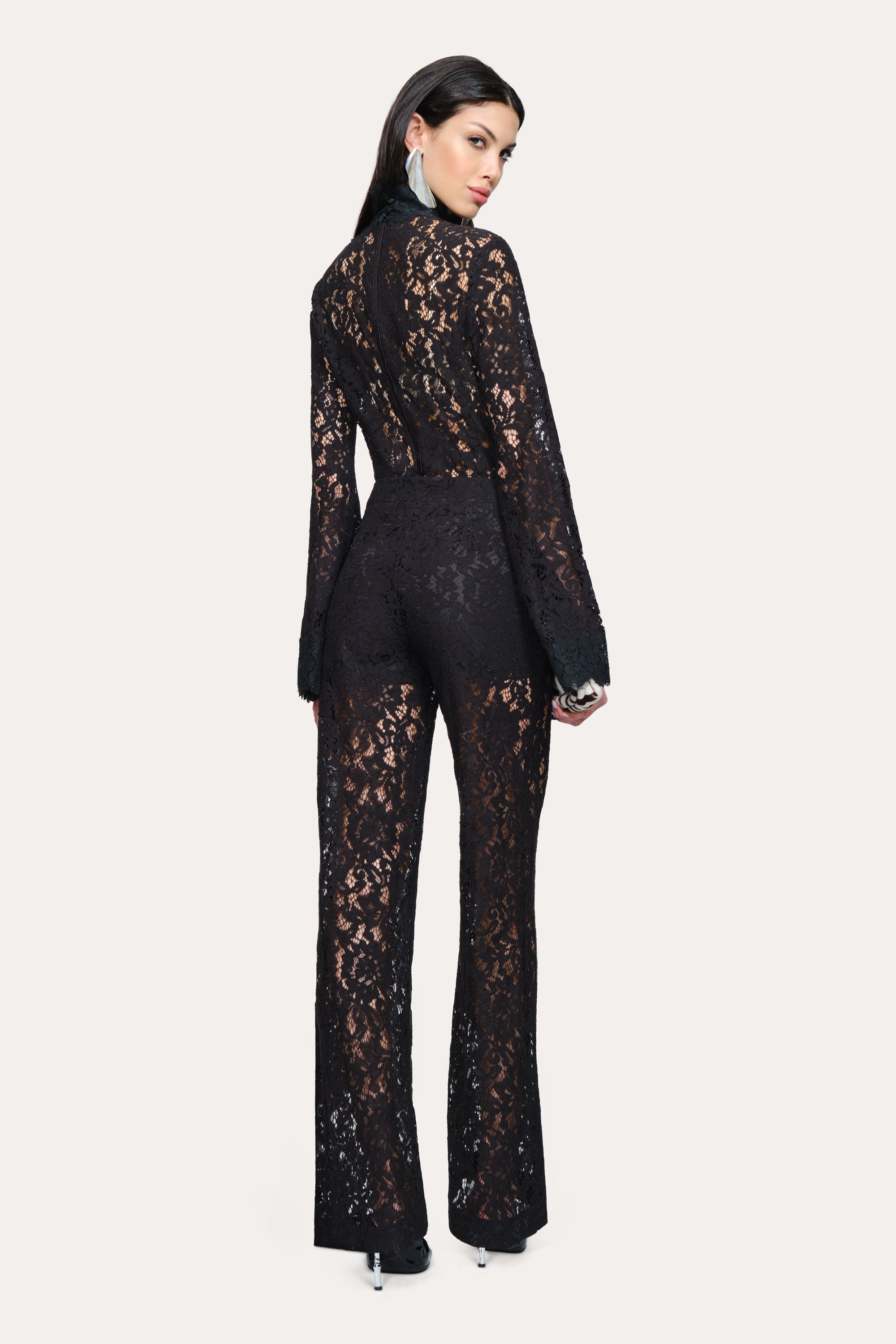 NOIR LACE TOP